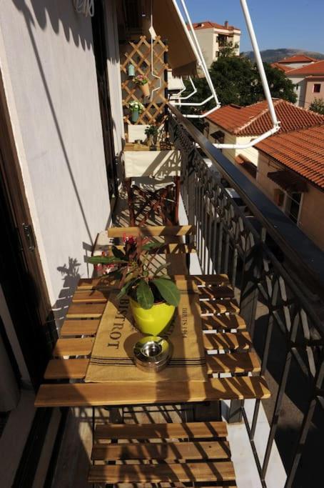 דירות Delphic Moments - Sunny App 3Br, 2Ba With View מראה חיצוני תמונה