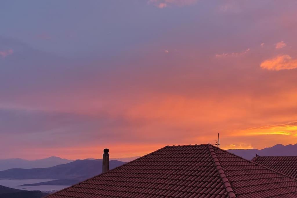 דירות Delphic Moments - Sunny App 3Br, 2Ba With View מראה חיצוני תמונה